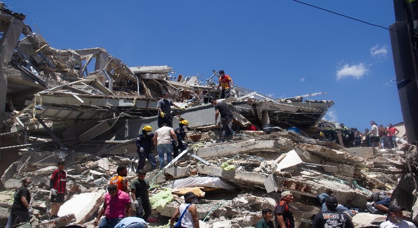 Kolombiya’da 7.4 şiddetinde sarsıntı: Geniş çaplı yıkım kameralara yansıdı