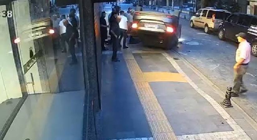 Korkunç kaza anı: Araçtan zahmetle çıktı