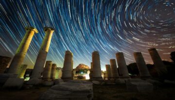 Lidyalıların başşehrinde gece mesaisi. Bin yıllık sütunlar yıldızlarla buluştu