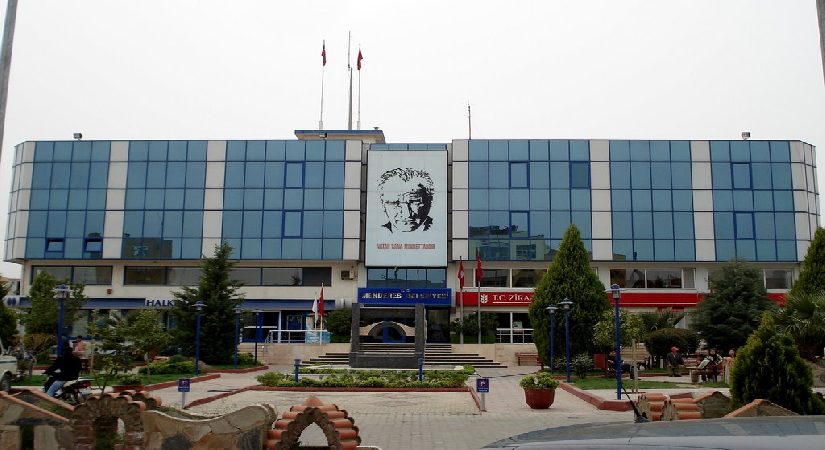 Menderes Belediyesi’ne operasyon. Lider İlkay Çiçek dahil 15 kişi gözaltında