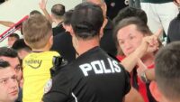 Minik taraftarın formasını zorla çıkarttıran tribün zorbasına mesken mahpusu verildi!