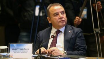 Muhittin Böcek ek söz verdi. “Adaylık için 15 milyon euro istedi” savı