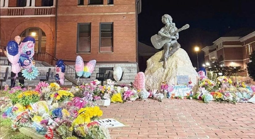 Müzik efsanesi hayatını kaybetti… Hayranları Dolly Parton anısına çiçek yağdırdı