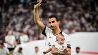Necip Uysal’dan Beşiktaş taraftarına duygusal veda!