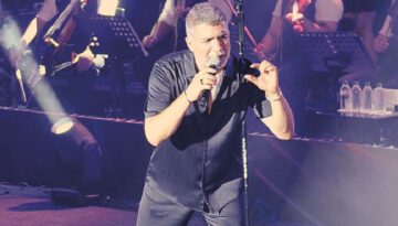 Özcan Deniz: Ezik büzük hallerimi göstermiyorum