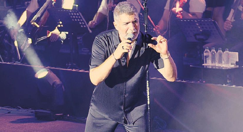 Özcan Deniz: Ezik büzük hallerimi göstermiyorum
