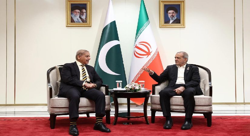 Pakistan Başbakanı Şerif, İran Cumhurbaşkanı Pezeşkiyan ile bölgesel gelişmeleri ele aldı