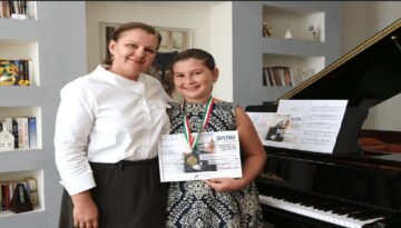 Piyanist anne ve kız Roma’dan birincilikle döndü