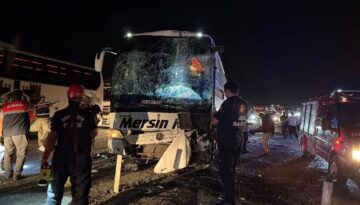Şanlıurfa’da iki yolcu otobüsü çarpıştı, 13 kişi yaralandı