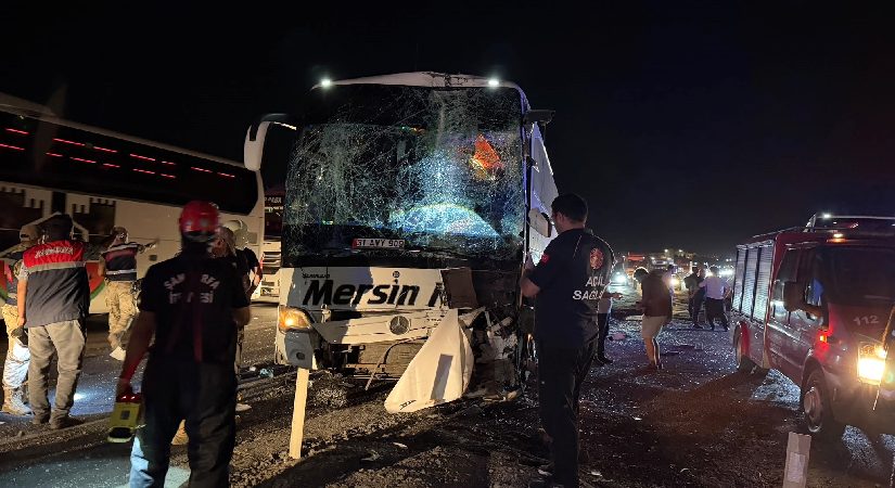 Şanlıurfa’da iki yolcu otobüsü çarpıştı, 13 kişi yaralandı