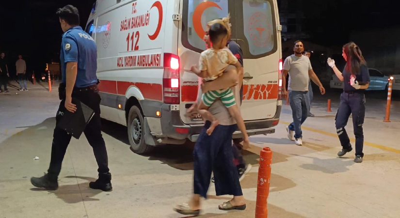 Tartışmada silahlar çekildi. Yoldan geçen baba ve oğlu yaralandı