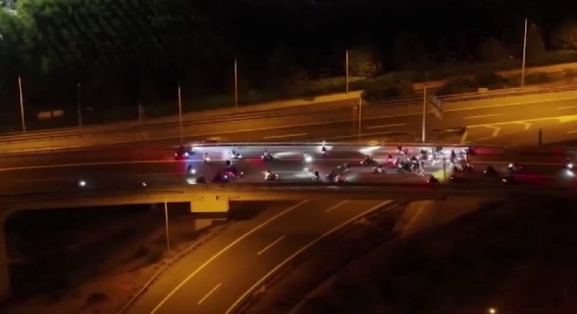 TEM’de motosikletlilere müdahale. Barikat kuruldu, 58 şoför yakalandı