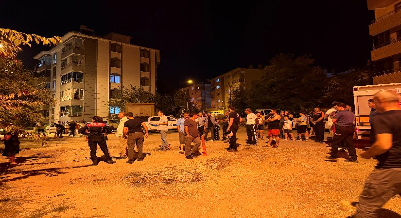 Toprak kayması sebebiyle 5 katlı bina tahliye edildi