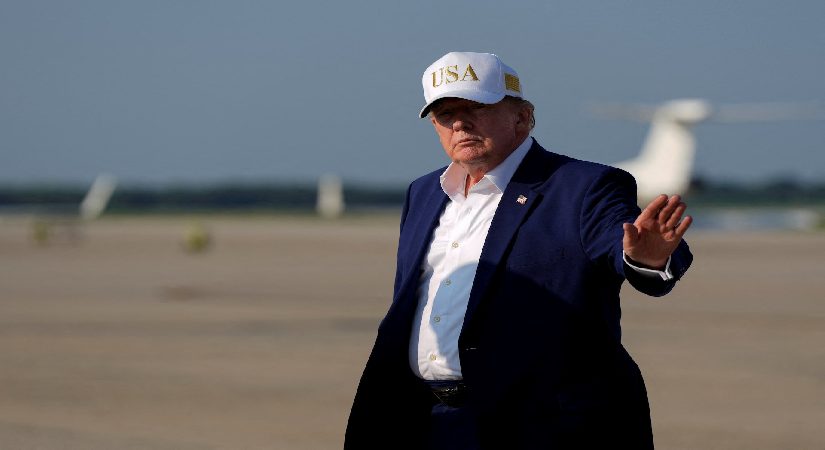 Trump gizlice uçak değiştirirken iki kabine üyesini Air Force One’da bırakmış