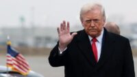 Trump, Kanada’ya uygulanması planlanan yüzde 50’lik tarifeyi 3 günlüğüne askıya aldı