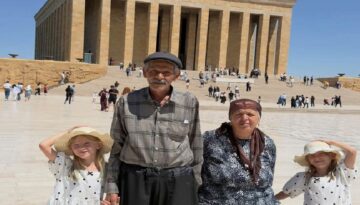 Türkiye bu aileyi konuşuyor. Mucize 34 yıl sonra geldi, hayâlleri olan Anıtkabir’i ziyaret ettiler