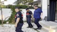Tutuklanan Menderes Belediye Başkanı İlkay Çiçek görevden uzaklaştırıldı