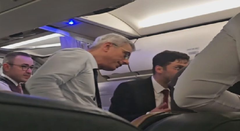Uçakta rahatsızlandı, birinci müdahaleyi Bakan Memişoğlu yaptı
