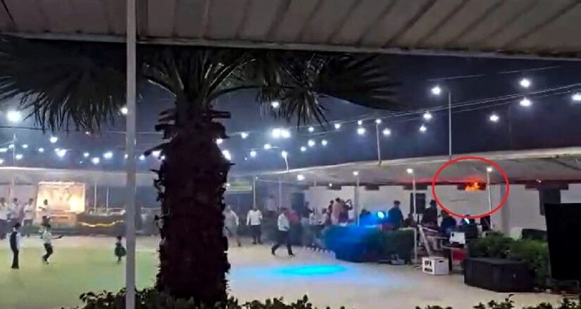 Yangını fark etmeden düğüne devam ettiler