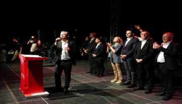Yeni Parti’nin birinci mitingi. Özgür Özel, Beylikdüzü’nde partililere hitap etti