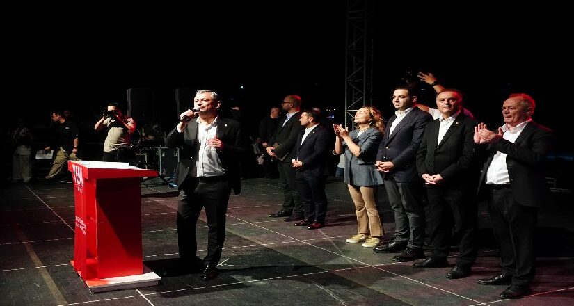 Yeni Parti’nin birinci mitingi. Özgür Özel, Beylikdüzü’nde partililere hitap etti