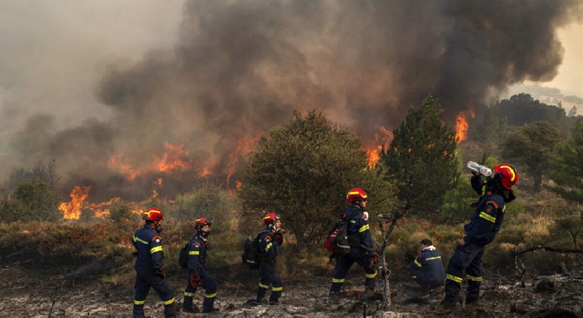 Yunanistan’ın İskiri Adası’nda orman yangını