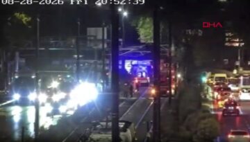 Zeytinburnu’nda iki tramvay çarpıştı