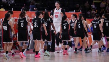 2.20’lik bayan basketbolcu 13 dakikada 22 sayı attı