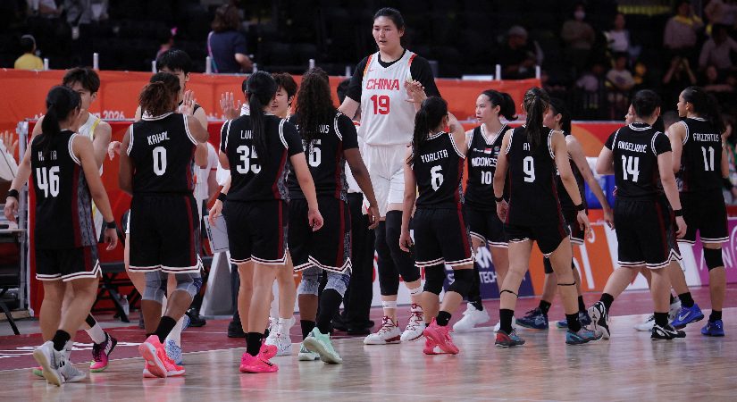 2.20’lik bayan basketbolcu 13 dakikada 22 sayı attı