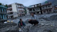 55 yıllık kayıtlarda bir birinci. Evvel sıcaklık yükseldi, sonra dağ çöktü