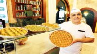 ABD’ye eğitime gitti baklava ustası oldu