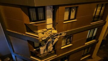 Alkollü şoför dehşeti: Binanın 3. katına çarparak durabildi
