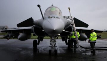 Almanya’daki Spangdahlem ABD Hava Üssü’nden kalkan bir F-16 düştü