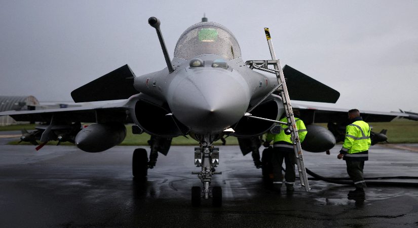 Almanya’daki Spangdahlem ABD Hava Üssü’nden kalkan bir F-16 düştü