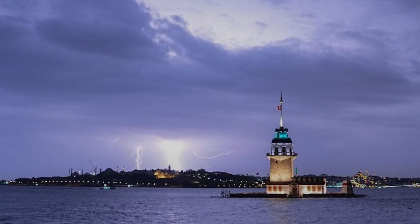 Ankara ve İstanbul dahil birçok kentte alarm. Kuvvetli sağanak ve su baskınlarına dikkat