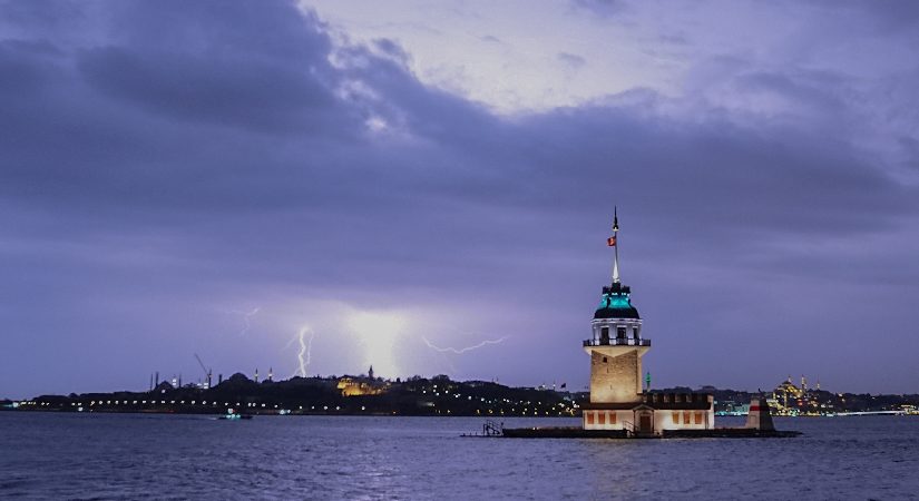 Ankara ve İstanbul dahil birçok kentte alarm. Kuvvetli sağanak ve su baskınlarına dikkat