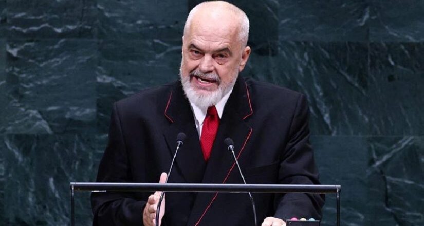 Arnavutluk Başbakanı Edi Rama’ya New York’ta protesto: Yumurta fırlatıldı
