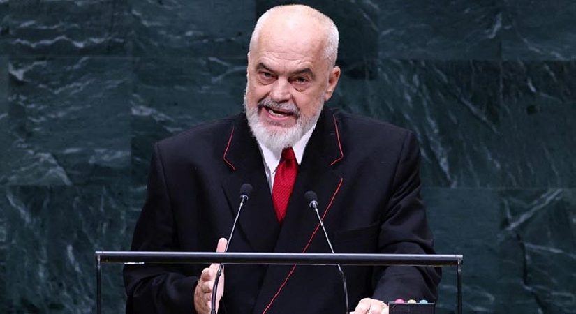 Arnavutluk Başbakanı Edi Rama’ya New York’ta protesto: Yumurta fırlatıldı