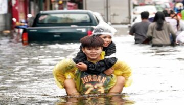 Asya’yı sel vurdu… En az 139 meyyit