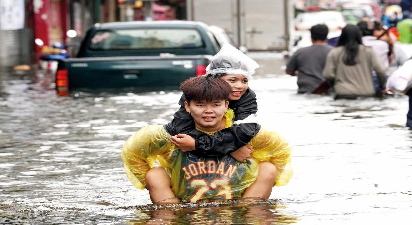 Asya’yı sel vurdu… En az 139 meyyit