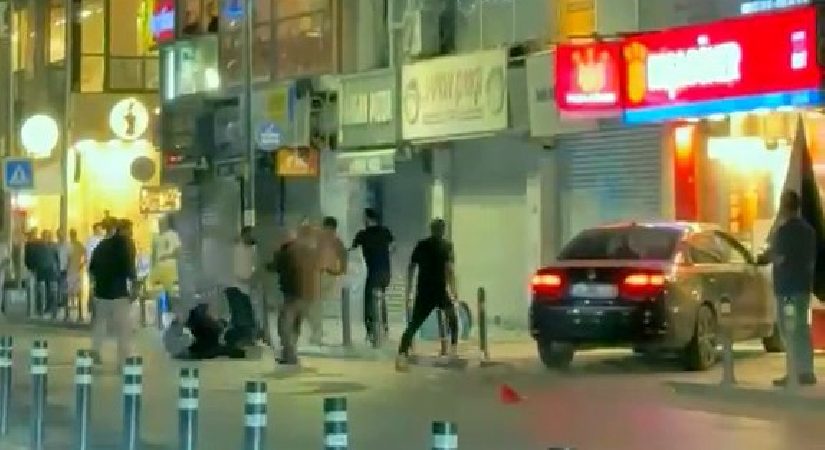 Avcılar’da iki kümenin tekmeli yumruklu hengamesi: Sandalyelerle saldırdılar