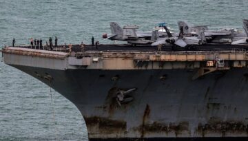 Aylarca denizden çıkmadı. USS Abraham Lincoln’ın son hali şaşırttı