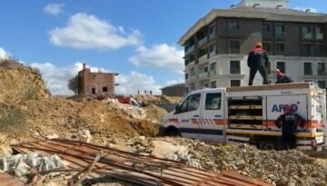 Başakşehir’de istinat duvarı çöktü: Bir emekçi hayatını yitirdi
