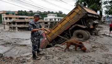 BM: Nepal’deki seller en az 2,2 milyon ton enkaz bıraktı