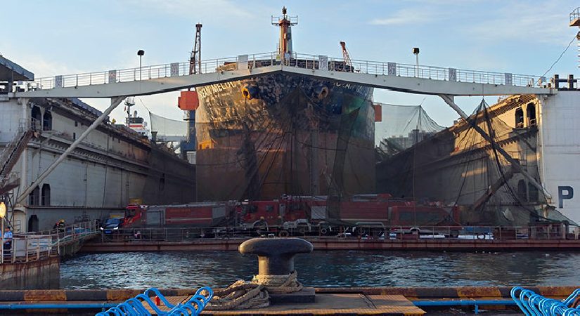 Çin’deki limanda felaket! Kargo gemisi yandı: 25 meyyit