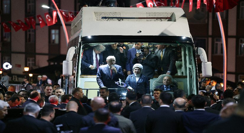 Cumhurbaşkanı Erdoğan, memleketi Rize’de. ”Yaklaşan seçimleri muvaffakiyetle atlatacağımıza inanıyorum”