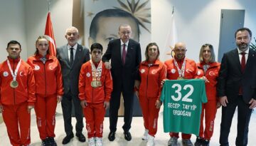 Cumhurbaşkanı Erdoğan, Türkiye Özel Sporcular Spor Federasyonu temsilcilerini kabul etti