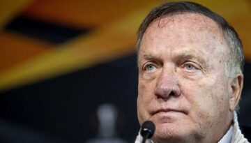 Curaçao, Dick Advocaat’ın kontratını uzattı