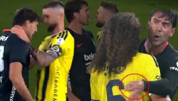 Derbide ortalık karıştı, birbirine girdiler: Fenerbahçe’de el hareketi, Beşiktaş’tan boğaz sıkma itirazı!