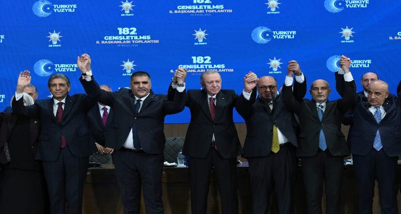 Dokuz belediye başkanı AK Parti’ye katıldı